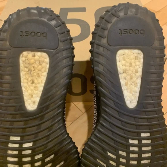 Yeezy Yecheil Non-reflective - Picture 12 of 12